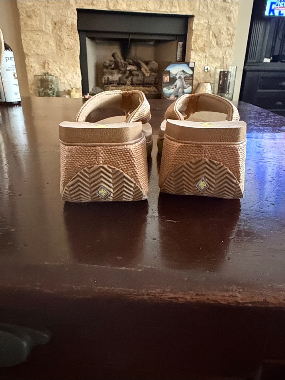 Volatile Tan Wedge Flip-Flop Sandals for Women NEW NEVER WORN - Picture 4 of 7